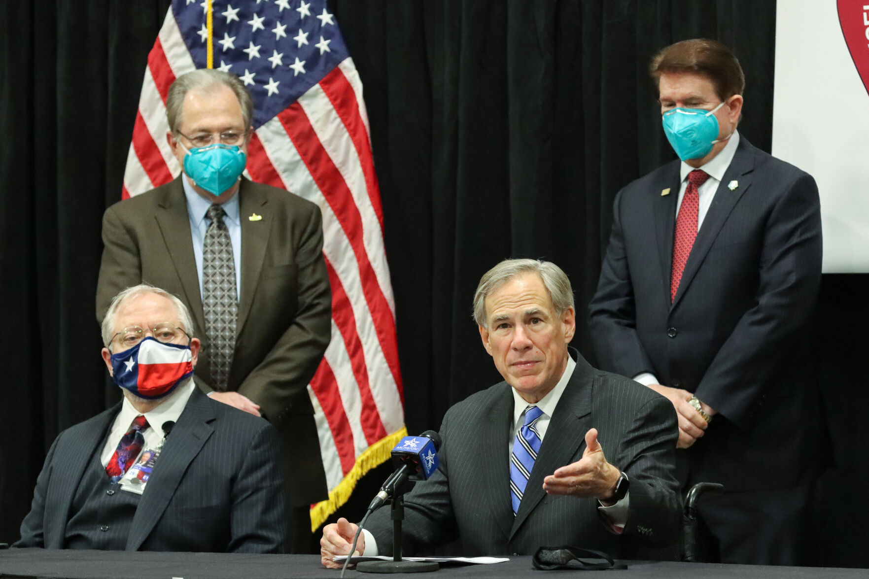 Gov. Greg Abbott visits Arlington’s COVID-19 vaccine distribution center
